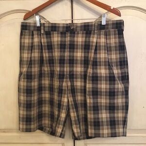 Roundtree and Yorke Men’s Plaid Pleated Shorts Size 36